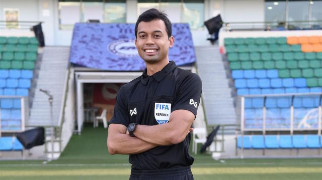 真人百家乐游戏登录入口-六位来华主裁判都是老熟人 国足像国际级裁判取经